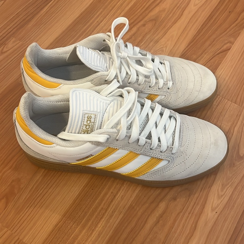 Like new adidas Originals Busenitz Shoes Crystal White Yellow Gum. Men’s size 8. - Picture 6 of 13
